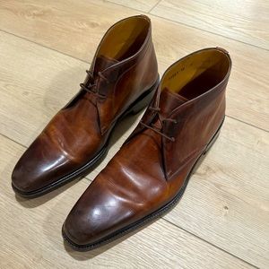 Magnanni men’s laced shoes. Size 10M. Red brown in color. Rarely used.